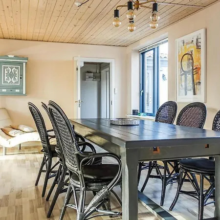 Apartman Awesome In With 3 Bedrooms And Wifi
